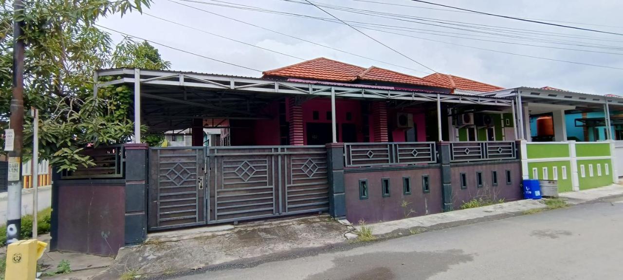 Spot On 92466 Adam Kost Syariahnearwisata Jembatan Barito Hotell Banjarmasin  Eksteriør bilde